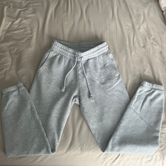 Aritzia TNA Cozy Fleece Perfect Sweatpants - Picture 2 of 7